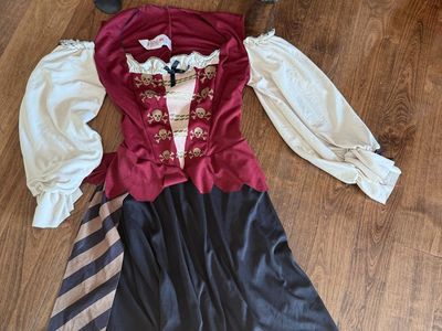 Adult pirate costume size medium fits more like a small