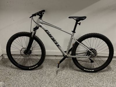 Giant Talon Mountain Bike - Medium