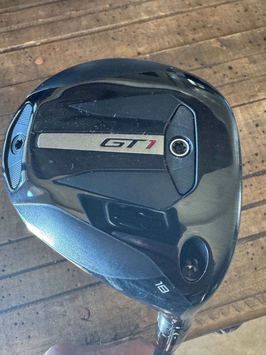 Nice Titleist GT1 18 Fairway Stiff Shaft. Headcover included.