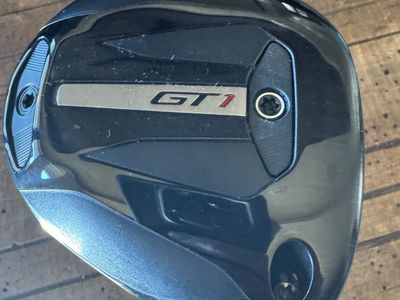 Nice Titleist GT1 18 Fairway Stiff Shaft. Headcover included.