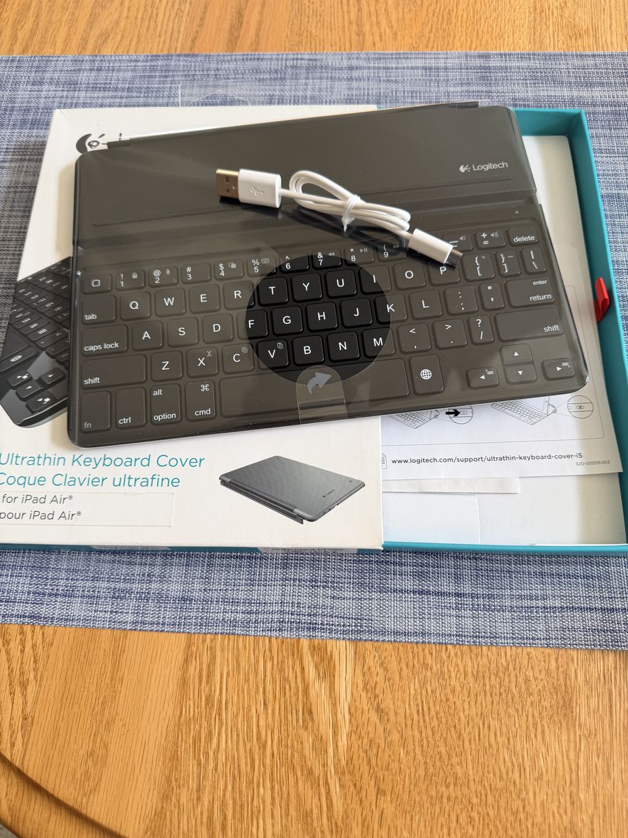 Logitech Ultrathin Keyboard Cover Model i5 for iPad Air