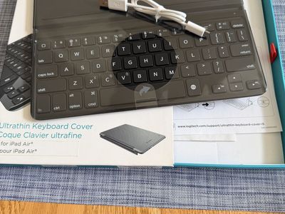 Logitech Ultrathin Keyboard Cover Model i5 for iPad Air