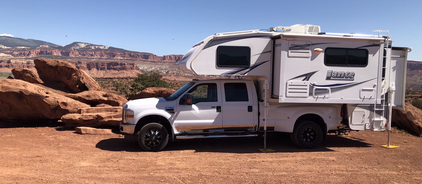 2015 Lance 1172 Truck Camper & 2008 Ford Lariat F-350 Dually Fully Loaded!
