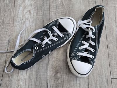 Kids Converse size 3