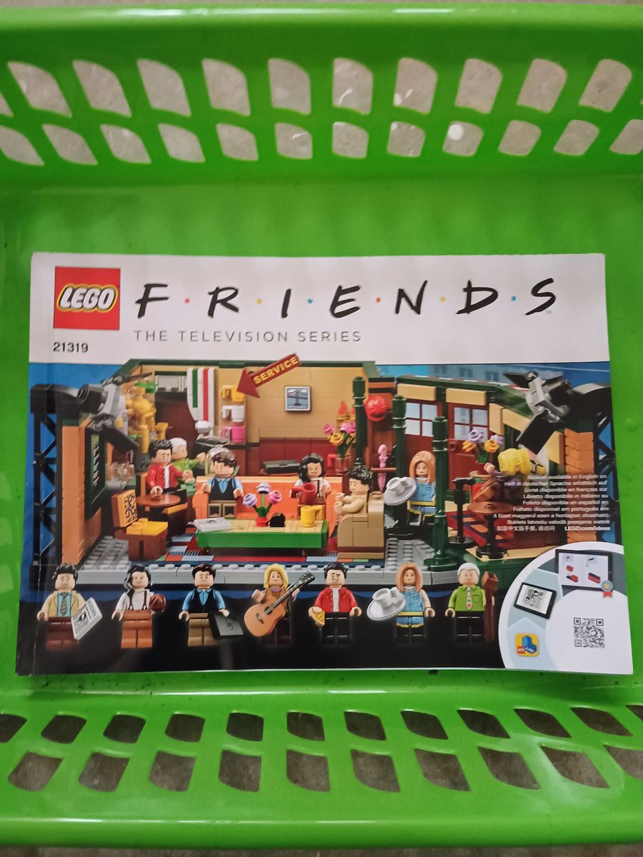LEGO Ideas 21319 Friends Central Perk Coffee Shop Building Set - Complete with Minifigures