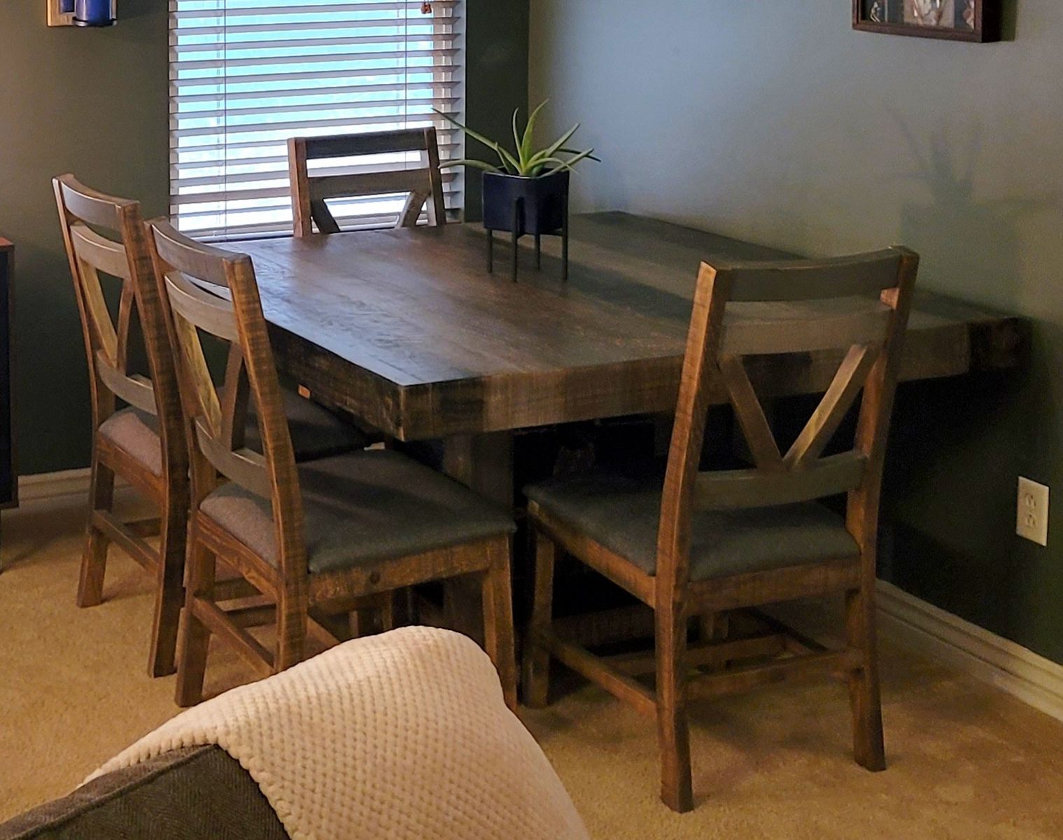 Dining Table & Chairs