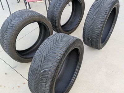 4 new Michelin cross climate 2 tires 275/40R21