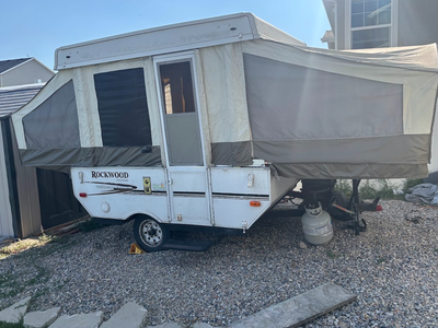 2011 Rockwood Freedom Pop-Up Travel Trailer - Compact & Ready for Adventure