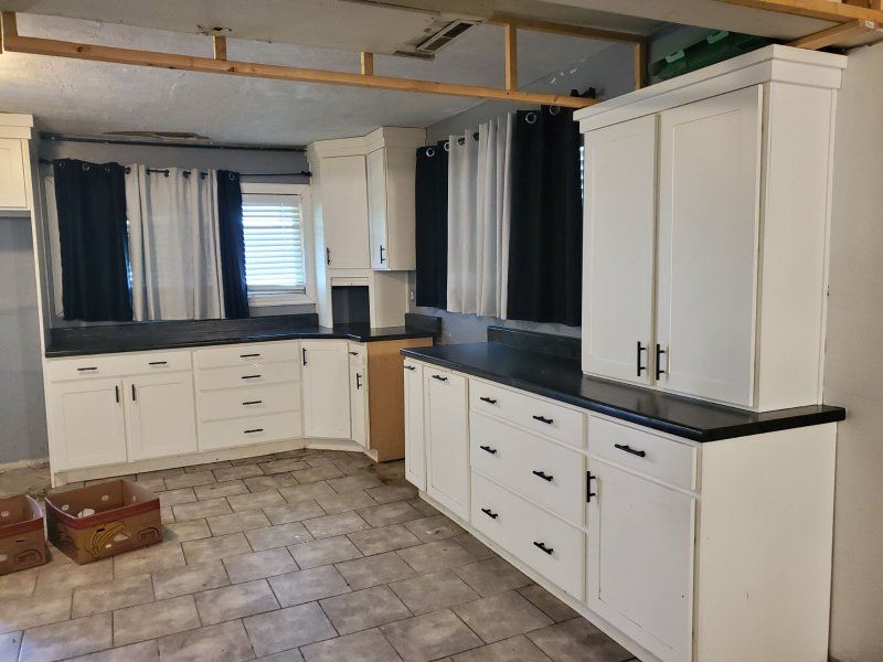 White Shaker Style Kitchen Cabinets & Countertops, Complete Set, Modern Design