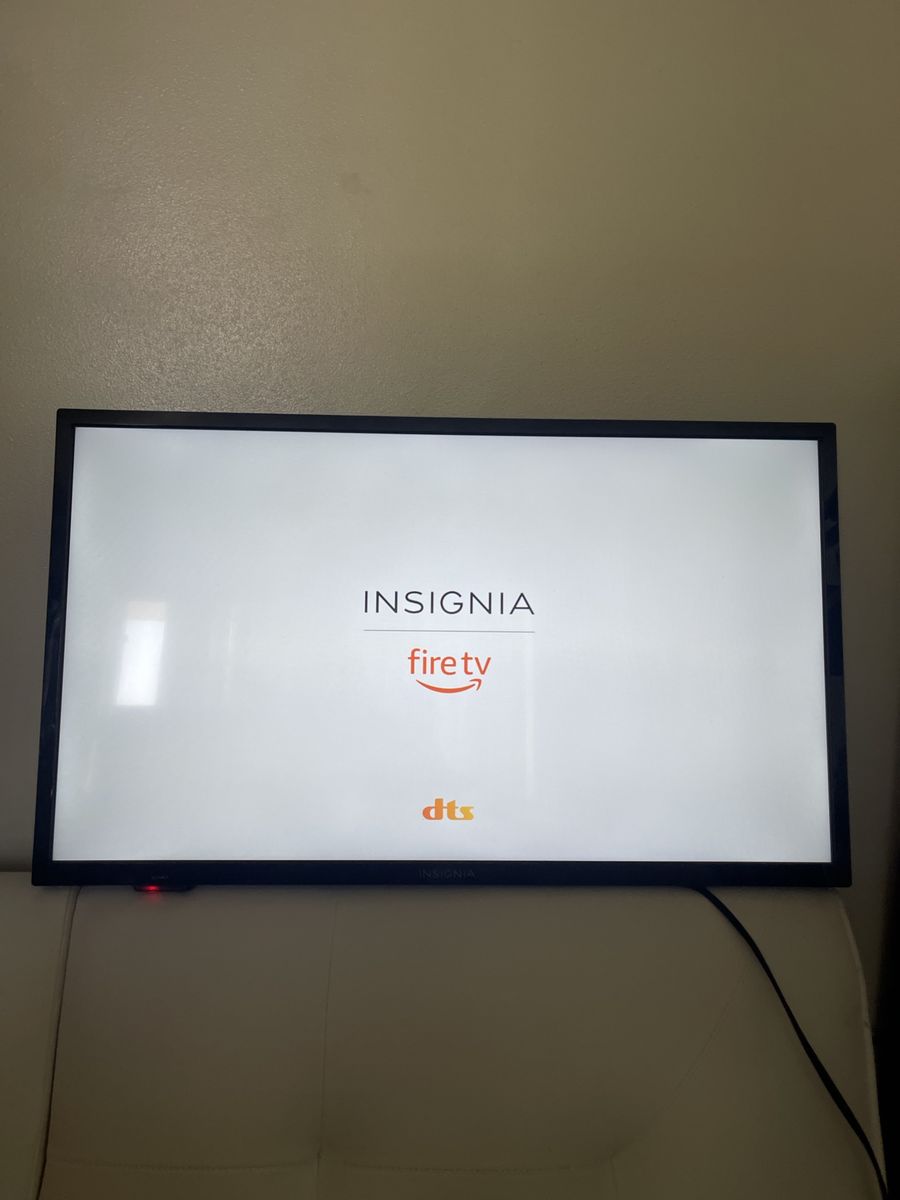 32” Insignia Smart Fire TV + Wall Mount