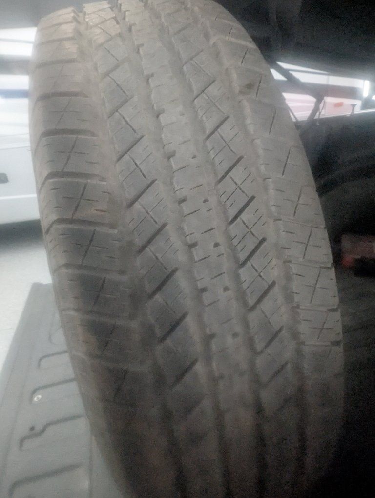 Single 255/70R18 Truck/SUV Tire