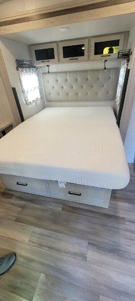 Tulo queen mattress