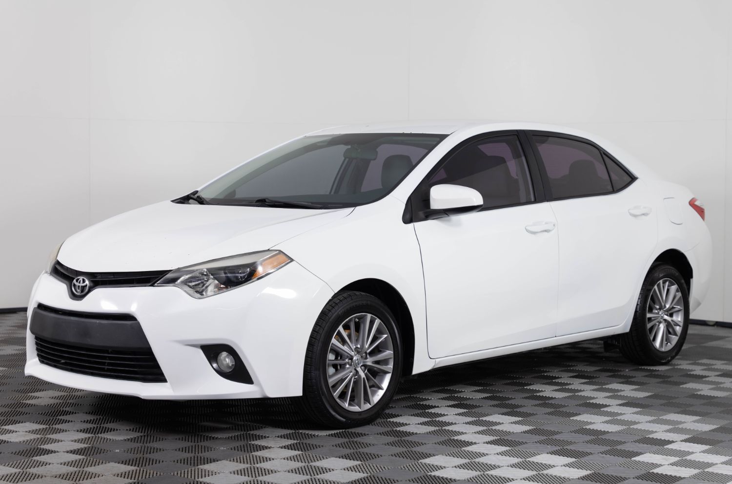 2015 TOYOTA COROLLA LE Plus