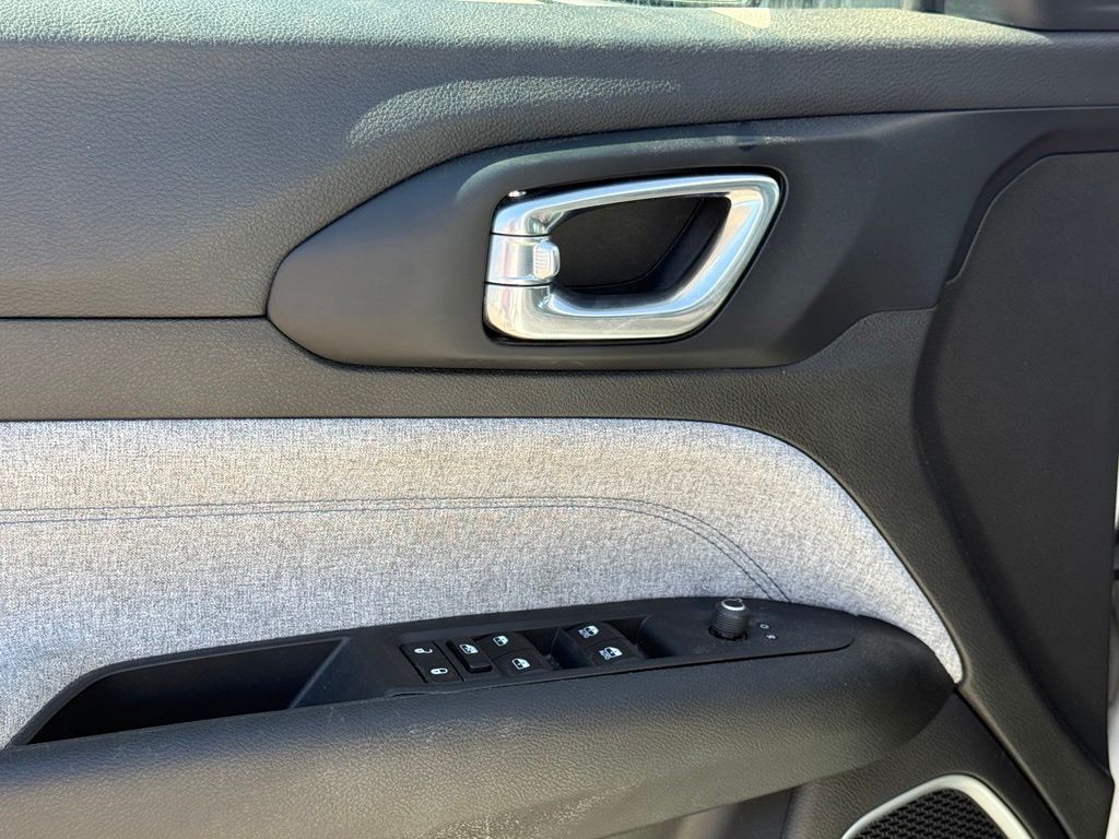 Main image 9