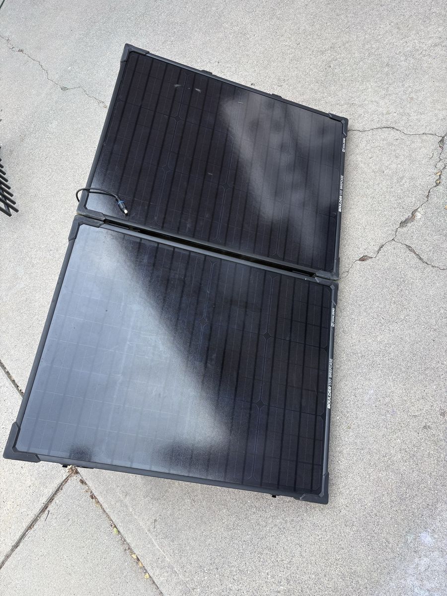 Goal Zero Boulder 100 Briefcase Solar Panel