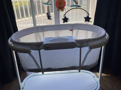Fisher-Price Soothing Motions Bassinet with Mobile & Sounds