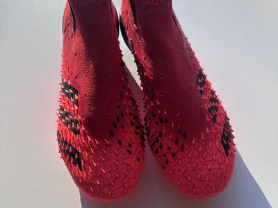 Adidas Predator Freak+ laceless soccer cleats