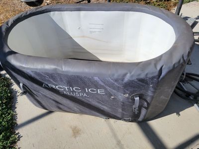 Saluspa Cold Plunge Ice Bath--just needs a cleaning