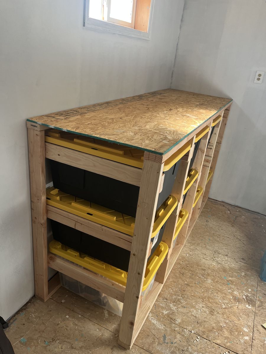 Custom tote storage