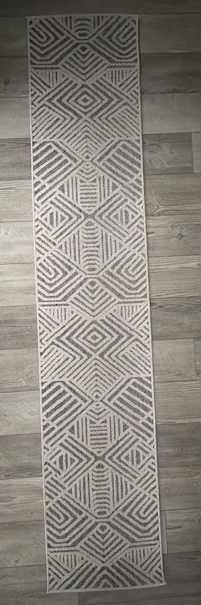 Jonathan Y Jordan High-Low Pile Geometric White/Black Runner Rug (2' x 10')