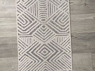 Jonathan Y Jordan High-Low Pile Geometric White/Black Runner Rug (2' x 10')