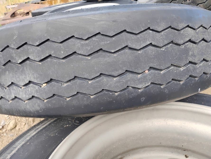 8 22.5 aluminum rims and tire
