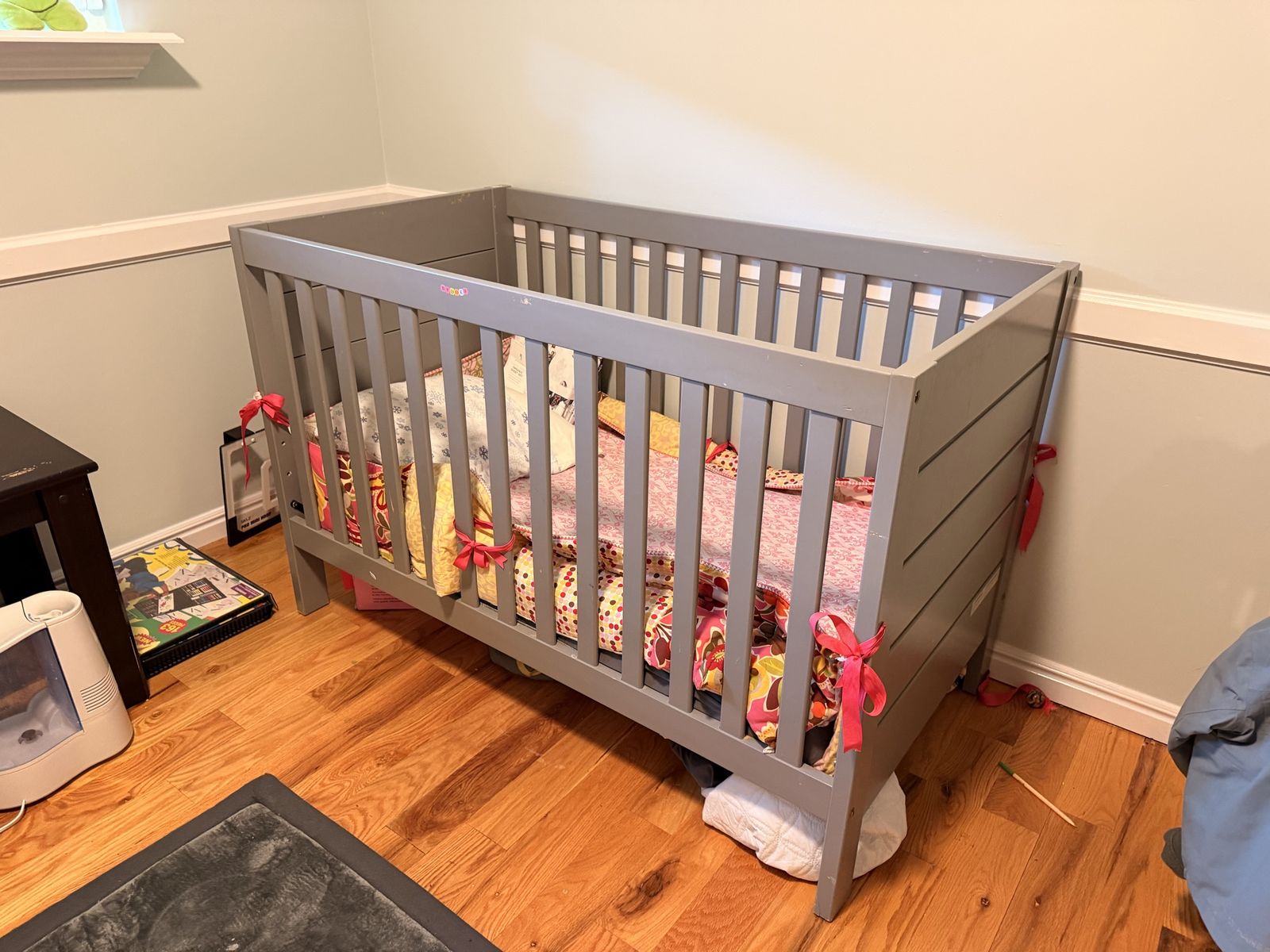 Grey Convertible Wooden Baby Crib with Waterproof Mattress and Bedding