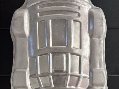 Vintage Wilton Star Wars R2-D2 Aluminum Cake Pan (1980)