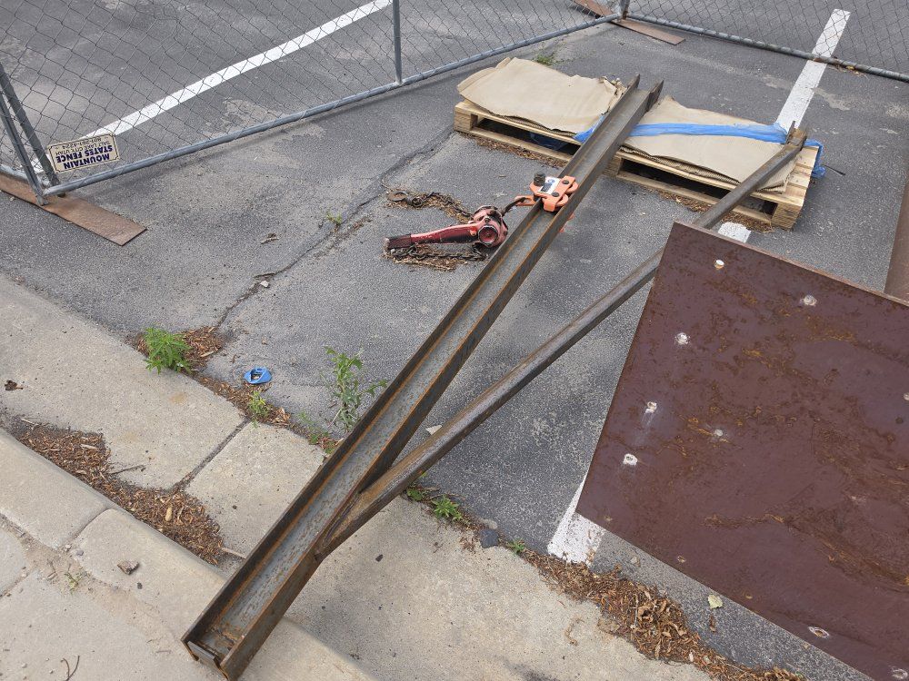 Fixed post swinging trolley chain hoist