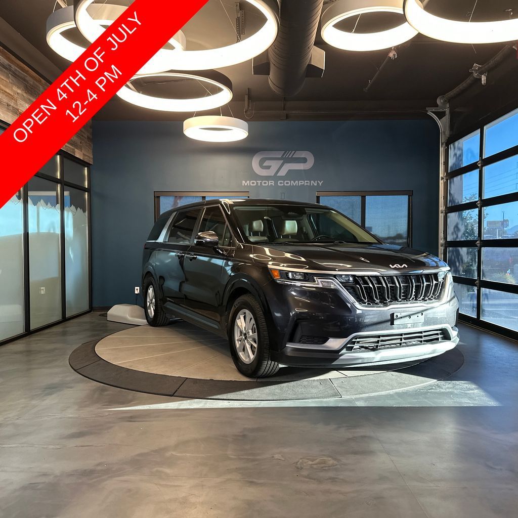 2023 Kia Carnival LX