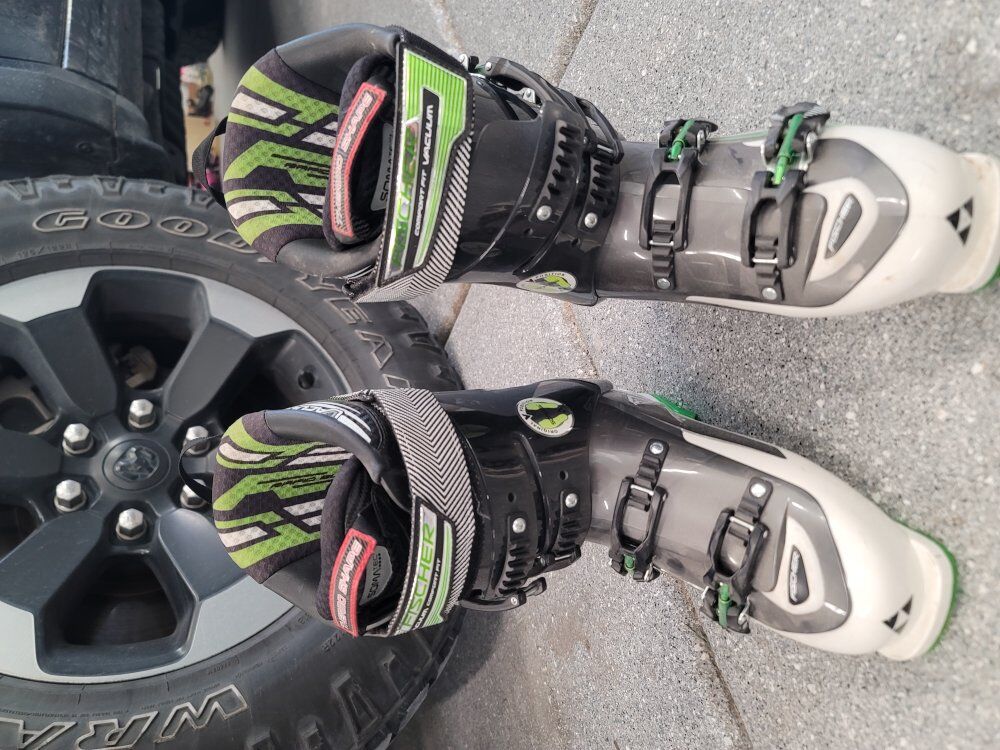 8.5 mens Fischer ski boot
