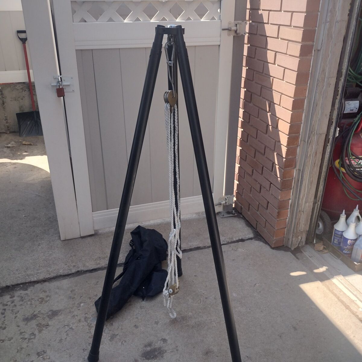 Deer cleaning tri pod