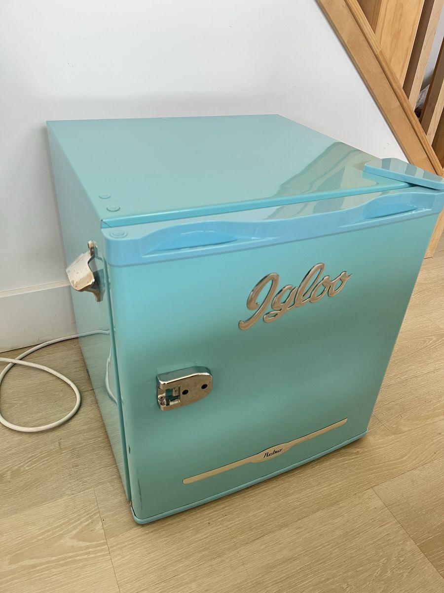 Igloo retro mini fridge