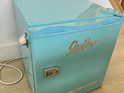 Igloo retro mini fridge