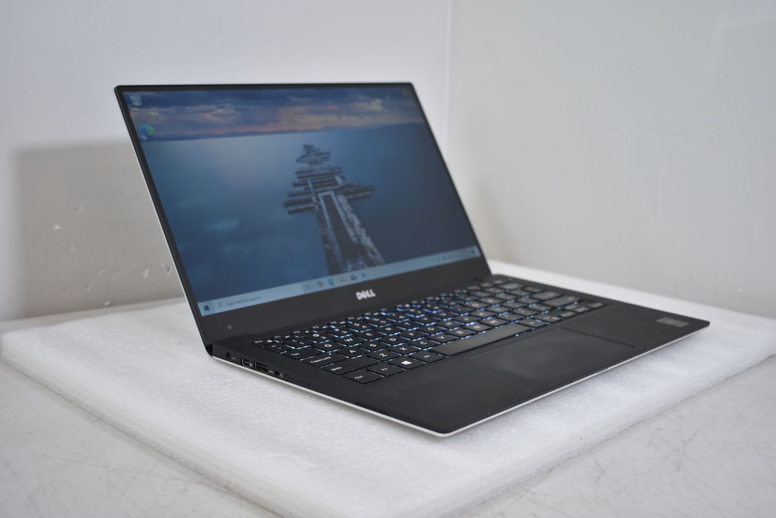 Dell XPS Laptop - i7-5500U, 8gb Ram, 256gb NVME SSD