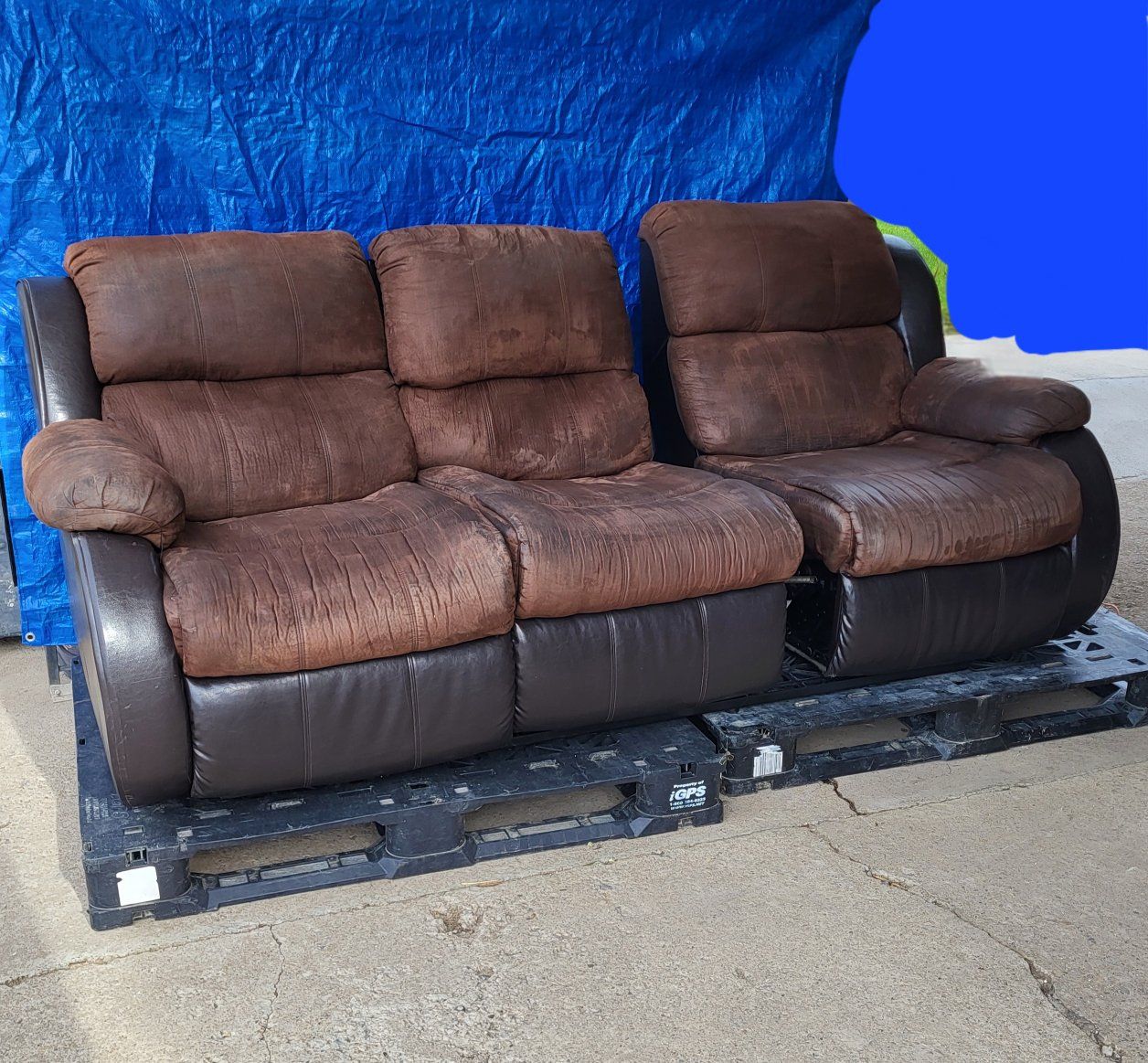 **RECLINER SOFA-IN 2 PIECES & READY FOR TRANSPORT**