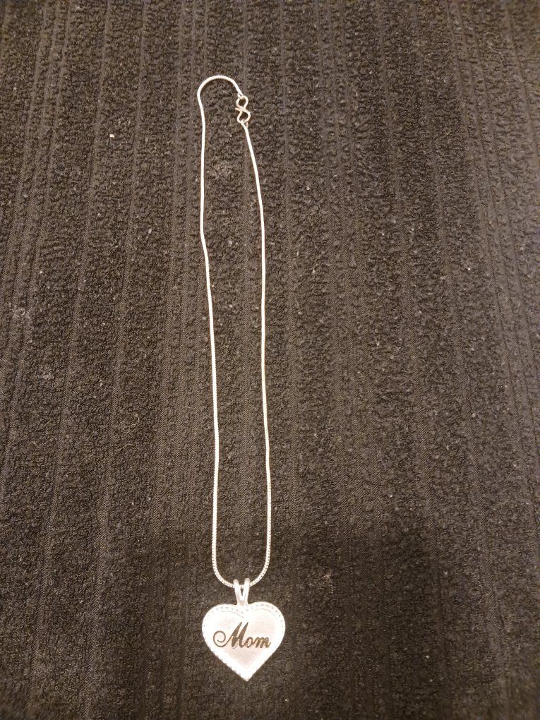 Heart Mom necklace