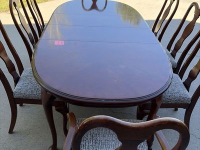 Vintage-Style Dining Table Set – Table + 8 Chairs (2 Captain Chairs)