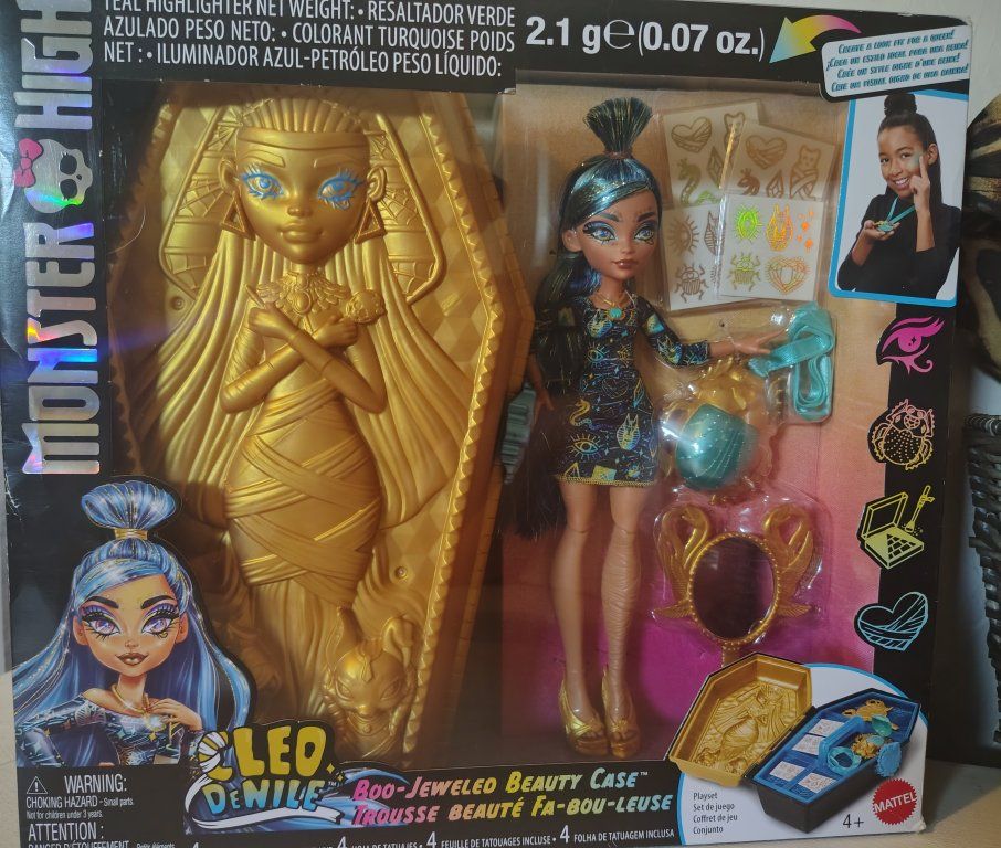 NEW Monster High Cleo De Nile sarcophogus set makeup