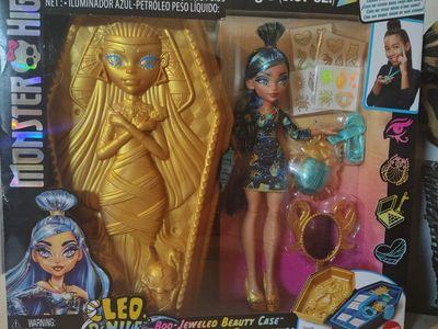 NEW Monster High Cleo De Nile sarcophogus set makeup