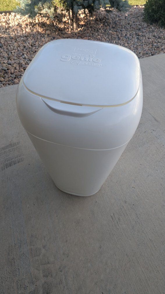 Diaper Genie -diaper pail