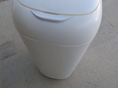 Diaper Genie -diaper pail