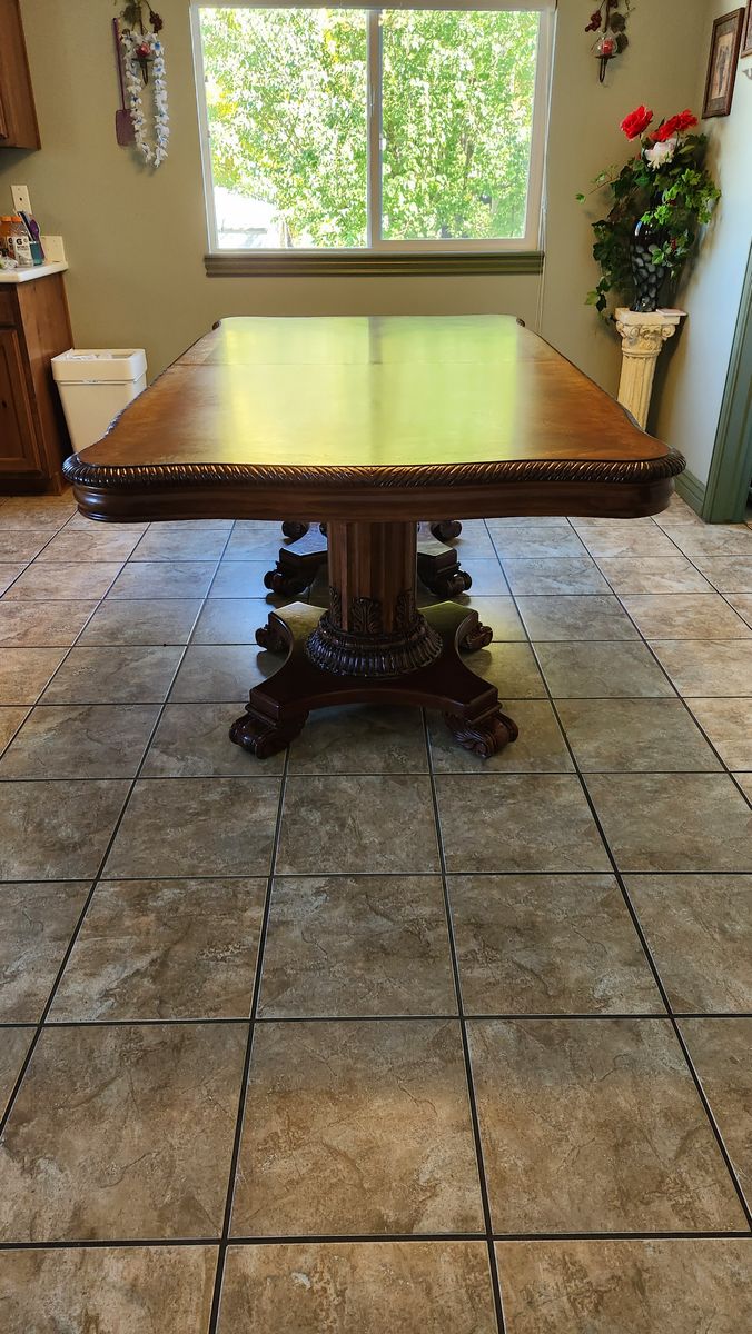 Table with 6 chairs