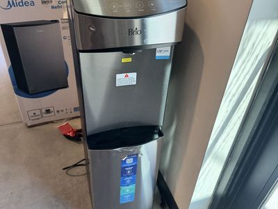 New Scratch and dent unit Brio 740 Series Self-Cleaning Bottom Load Water Cooler