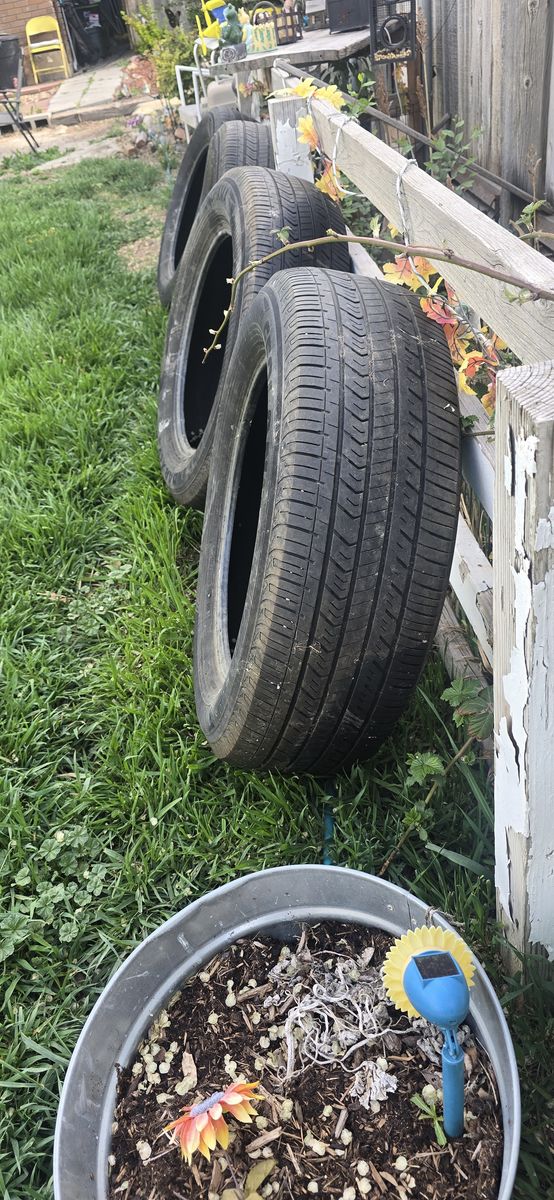4 YOKOHAMA 265/60R20 112H tires