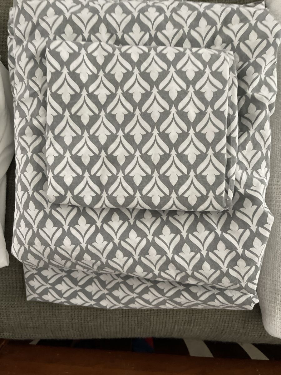 Grey and White Patterned Bed Sheet Set