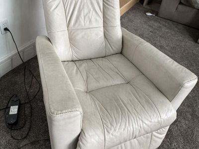 Recliner - Electric & Swivel