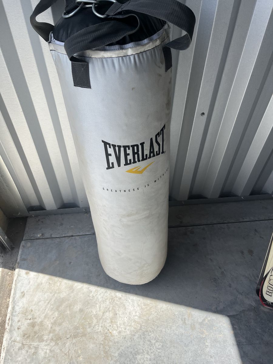 Everlasting heavy bag / speed bag