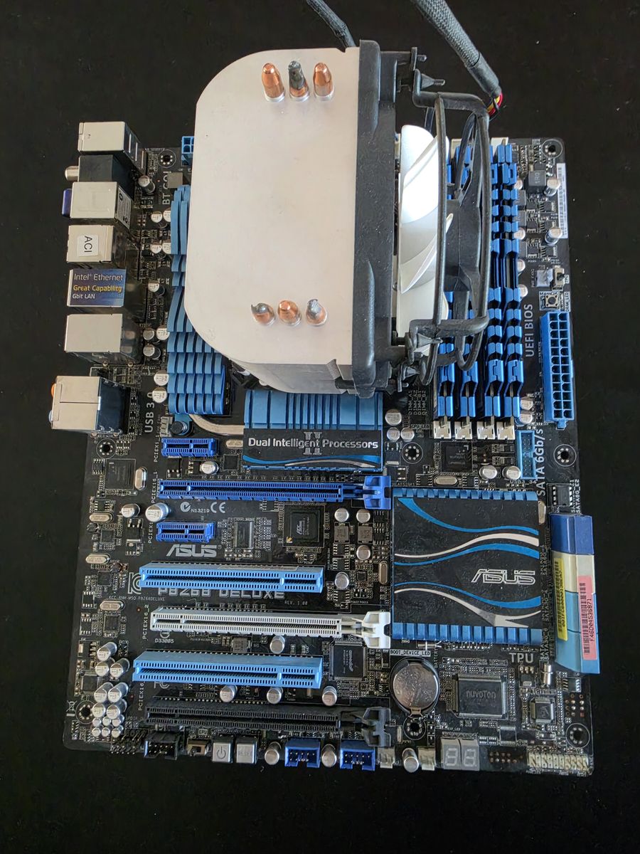 MOTHERBOARD PLUS - Asus P8Z68 Deluxe with RAM