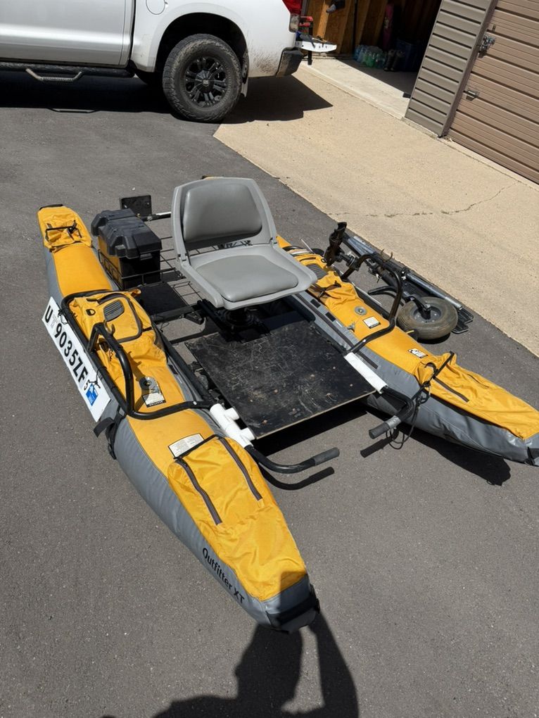 Outfitter XT Pontoon Boat